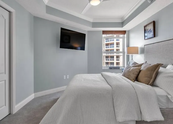 Coastal Elegance: Your Clearwater Escape Apartment *