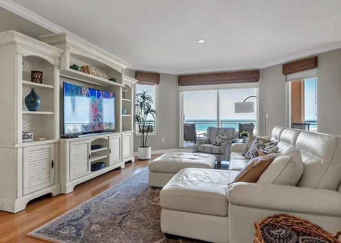 Coastal Elegance: Your Clearwater Escape Apartment *
