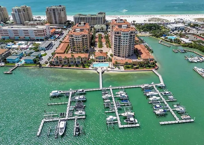Apartment Coastal Elegance: Your Clearwater Escape